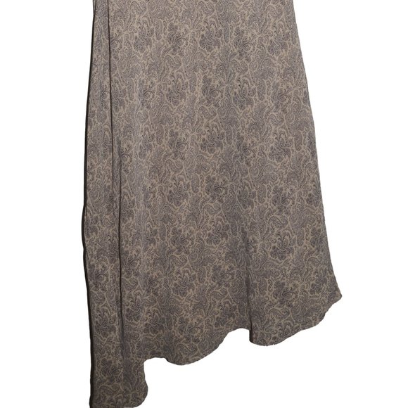 Asymmetrical design spaghetti strap dress - Picture 2 of 10